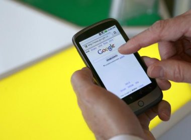 Pesquisa aponta que internet é mais acessada pelo celular nos lares brasileiros