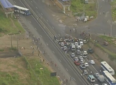 Manifestação interrompe trânsito nos dois sentidos no CIA-Aeroporto