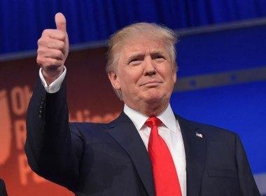 Trump afirma que rivais conspiram para impedir sua candidatura