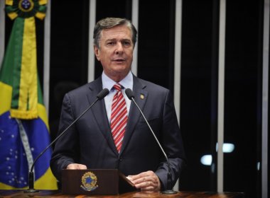 Neutro em discurso, Fernando Collor votou pela admissibilidade do impeachment no Senado