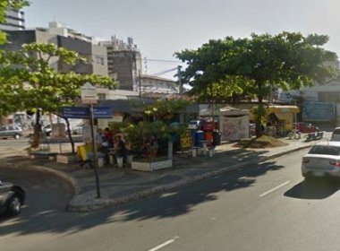 Ponto de ônibus é desativado no Rio Vermelho após interdição de praça para obras