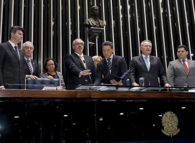 Suplente de Walter Pinheiro, Roberto Muniz toma posse no Senado