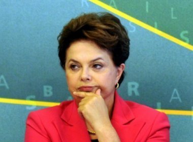 Dilma é hostilizada por manifestantes durante almoço em São Paulo