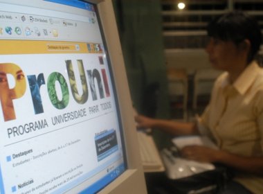 Entrega de documentos de estudantes aprovados no Prouni segue até esta terça
