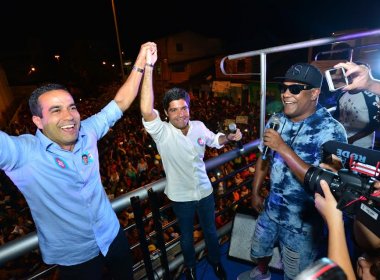 'Sou o prefeito do Subúrbio', diz Neto, durante comemoração; Psirico toca em trio