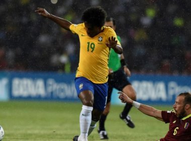 Brasil derrota Venezuela fora de casa e assume liderança das Eliminatórias da Copa 2018
