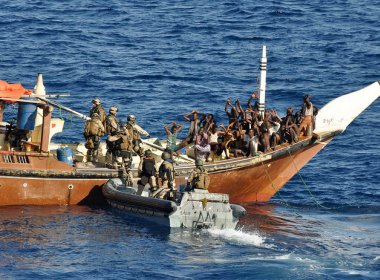 Piratas somalis libertam 26 marinheiros mantidos em cativeiro desde 2012