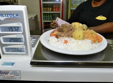 Vale-refeição de 81% dos brasileiros termina antes do final do mês, aponta Sodexo
