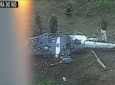 Perícia inicial em helicóptero que caiu na Cidade de Deus não encontra marcas de tiros