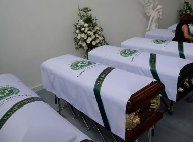Governo colombiano promove caravana fúnebre para vítimas de acidente antes de translado
