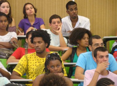 Percentual de negros em universidades dobra, mas é inferior ao de brancos