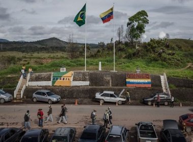 Cerca de 100 brasileiros tentam voltar ao país após fechamento de fronteira com a Venezuela