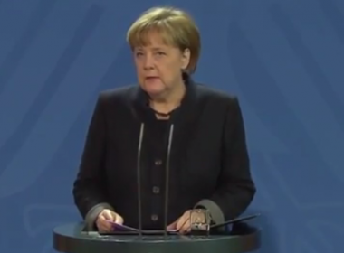 Merkel confirma ataque terrorista em Berlim; caminhão foi roubado na segunda
