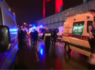 Homem atira contra público de clube em Istambul e deixa ao menos 39 mortos