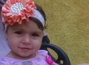 Filha de PM, criança de 2 anos morre atingida por bala perdida no Rio de Janeiro