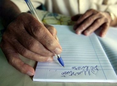 Relatório da Unesco mostra que 758 milhões de adultos não escreviam nem liam em 2015