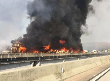 Colisão provoca engavetamento de 31 veículos em SP; acidente mata pelo menos duas pessoas