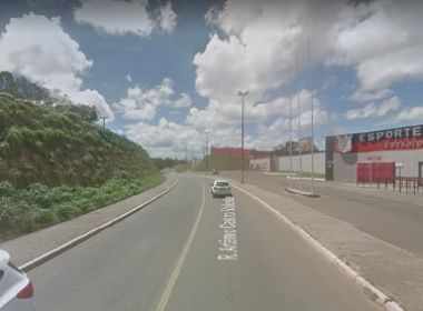 Acidente entre caçamba e ônibus ao lado do Barradão é registrado nesta quinta