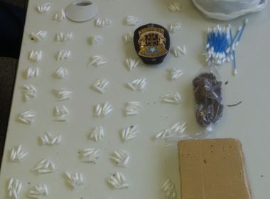 Polícia apreende mais de 250 pinos de cocaína com adolescente no Calabar