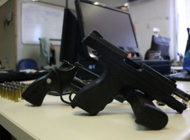 Pistola usada em tentativa de assalto no Corredor da Vitória pertence a policial afastado
