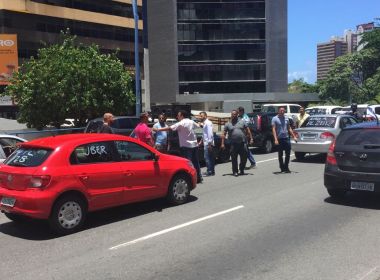 Motoristas do Uber fazem carreata em protesto a projeto que regulamenta transporte privado