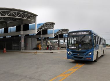 Ônibus voltam a entrar nos terminais de integração; rodoviários se reúnem com Semob