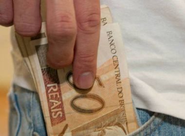Metade dos brasileiros sacaram reserva financeira para cobrir despesas, diz SPC