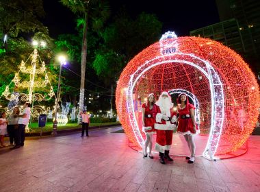 Prefeitura inaugura iluminação de Natal na Praça do Campo Grande