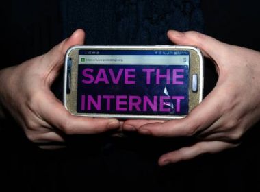 EUA derruba neutralidade na Internet; empresas poderão cobrar serviços à parte