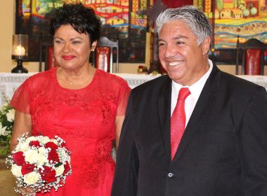 À la PT, Luiza Maia casa de vermelho com ex-marido de Gretchen