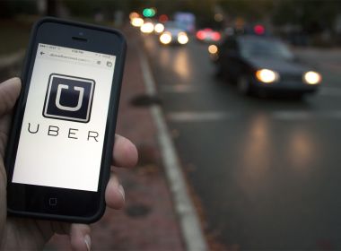 Uber testa cobrança de taxa para quem deixar motorista em espera no local de embarque