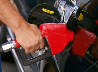 Petrobras anuncia queda de 1,40% no preço da gasolina e 0,2% no valor do diesel