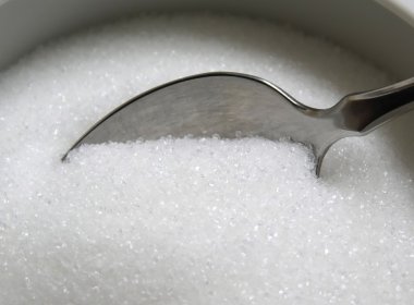 Crianças devem consumir no máximo 25 gramas de açúcar por dia