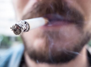 Autoridades britânicas de saúde alertam que 'Tosse de fumante' pode esconder DPOC