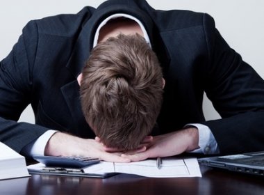 Insatisfação no trabalho antes dos 30 anos pode levar a depressão no futuro