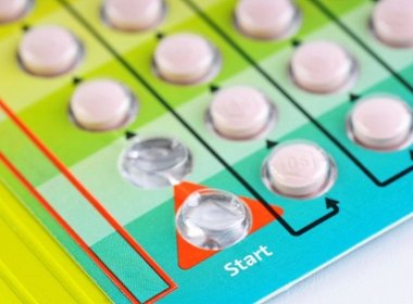Pesquisa aponta que 94% das brasileiras não combinam uso de anticoncepcional e camisinha