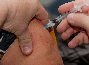 Quase metade do público-alvo de vacina contra gripe se imunizou na Bahia