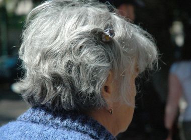 Ansiedade em adultos mais velhos pode ser um indicador para Alzheimer, diz estudo
