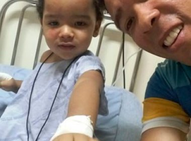 Menino atropelado sem querer por mãe recebe alta de hospital de Barreiras