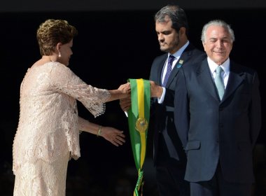Senado aprova abertura de processo de impeachment de Dilma Rousseff