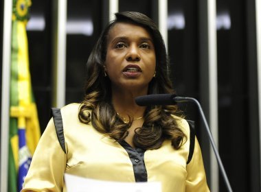 Tia Eron usou R$ 7,5 mil de cota parlamentar para pagar beneficiária do Bolsa Família