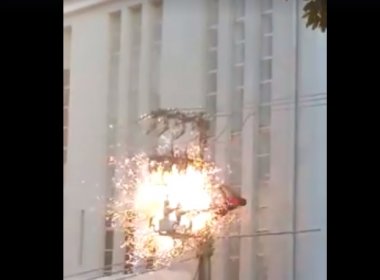 Homem morre eletrocutado após escalar poste antes de discurso de Dilma; veja vídeo