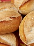 Brasileiro gasta mais com pão francês do que com frutas, arroz e feijão, mostra estudo