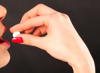 Uso de pílula anticoncepcional influencia prazer na cama, afirma estudo